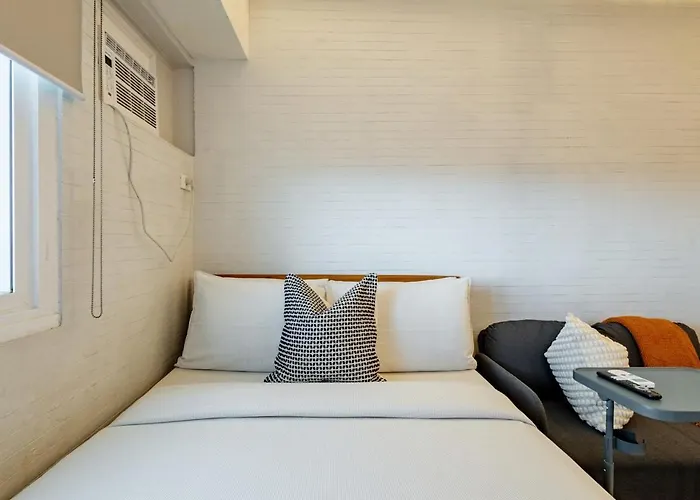 In Makati Near Airport And Free Parking! Apartment