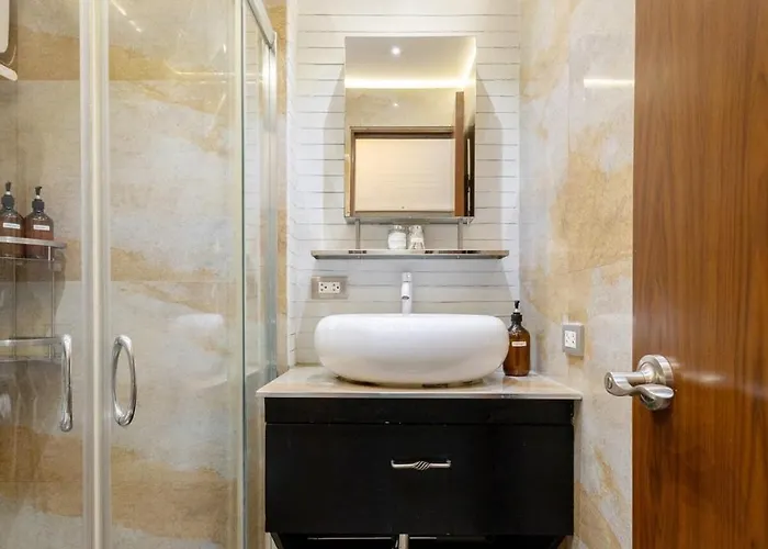 In Makati Near Airport And Free Parking! *