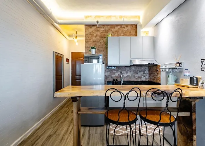 In Makati Near Airport And Free Parking! * Manila