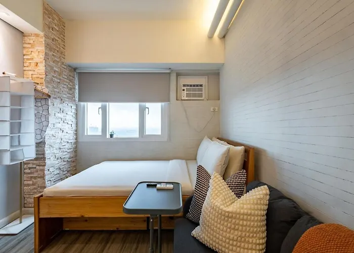 In Makati Near Airport And Free Parking!